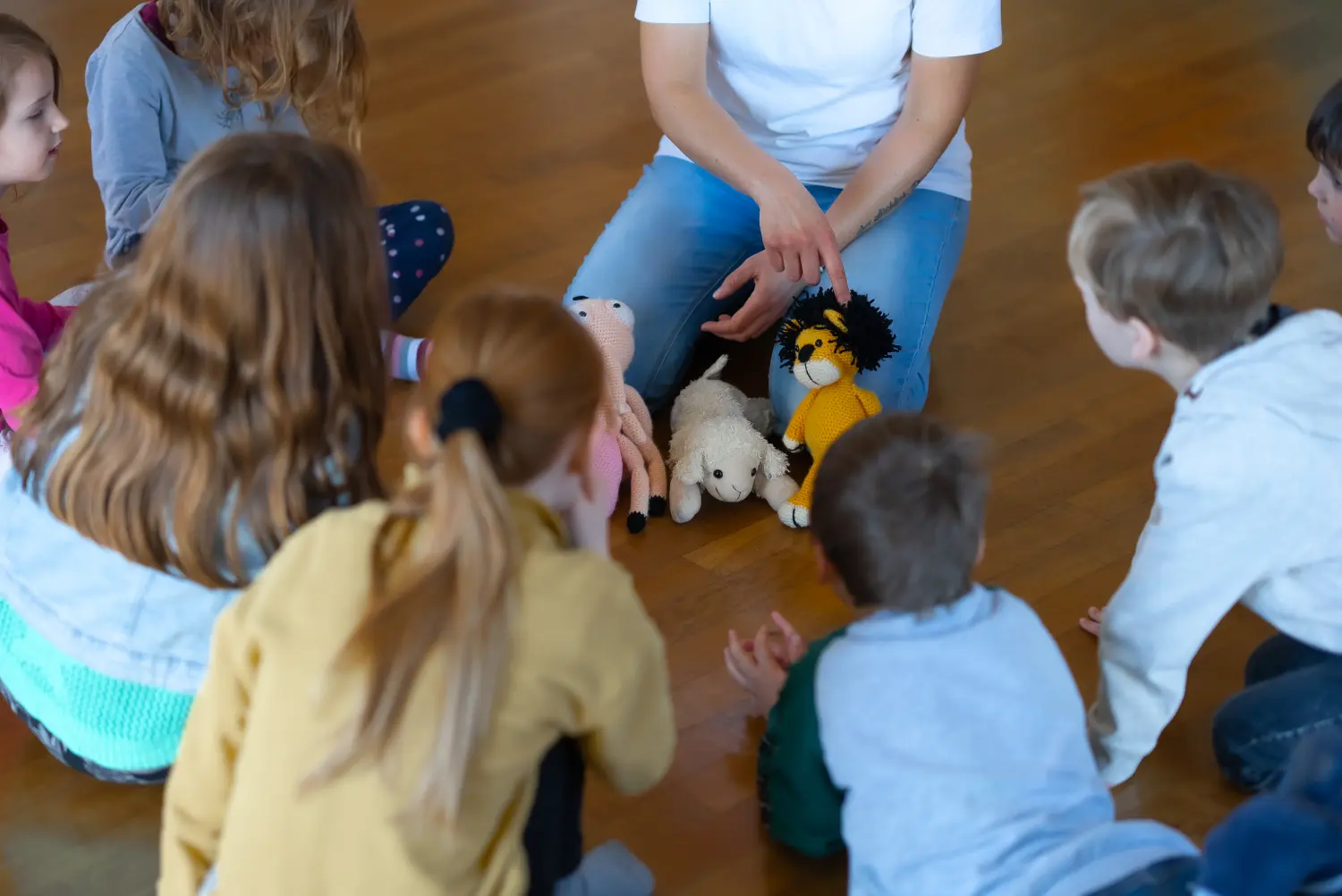 Kinder spielen in der Kindertagesstätte von Sonia Anna Siwek