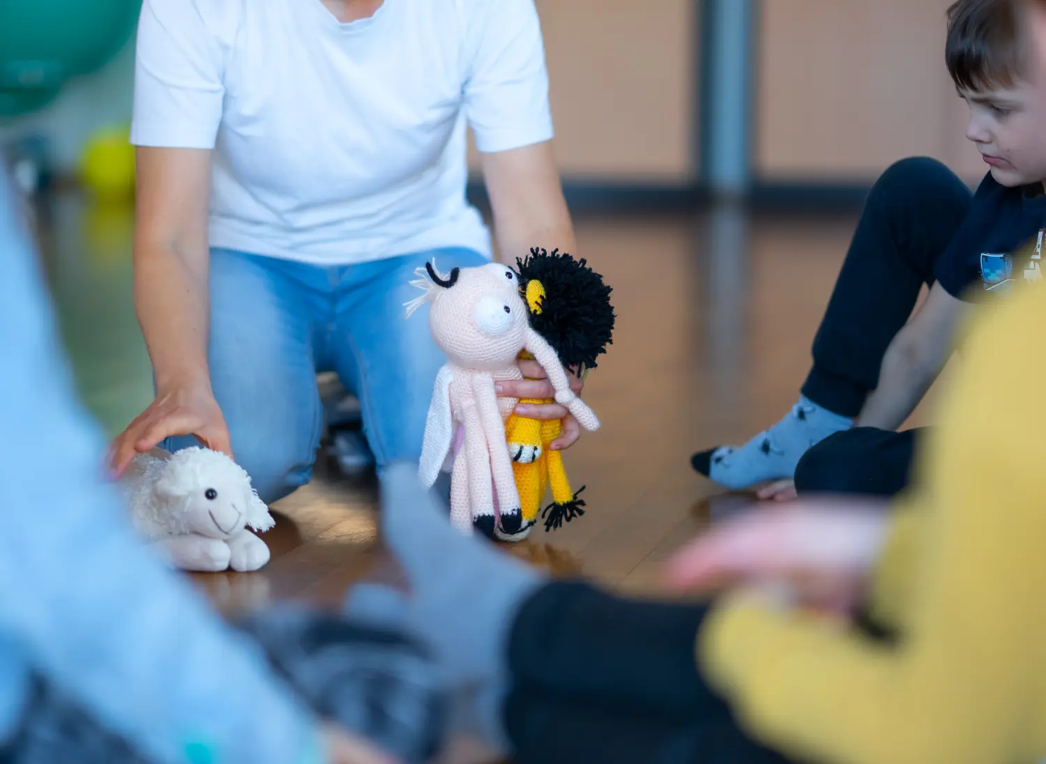 Kinder spielen in der Kindertagesstätte von Sonia Anna Siwek
