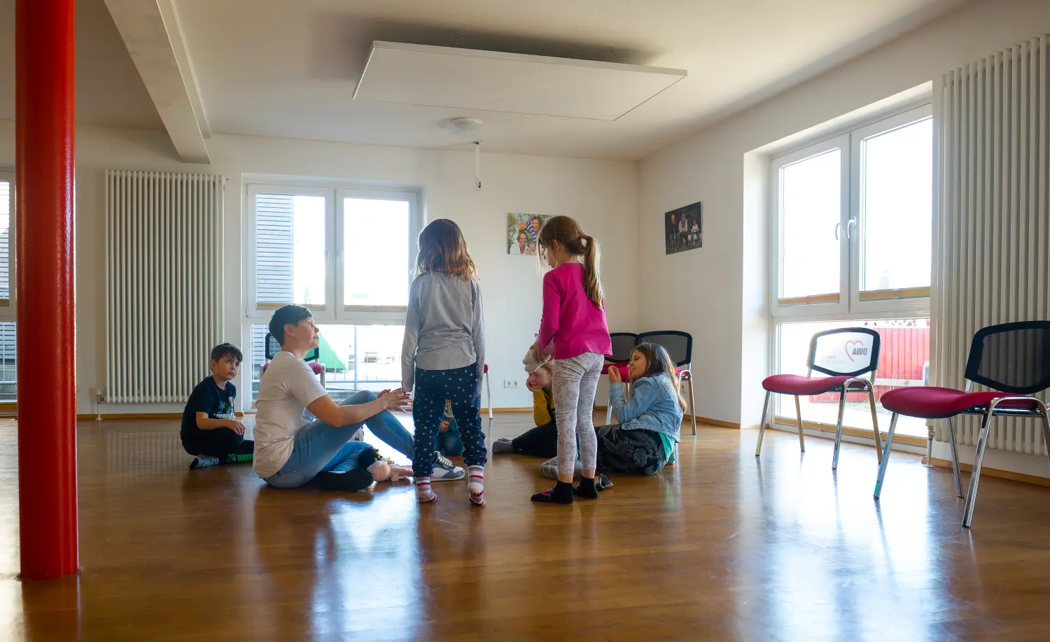 Kinder spielen in der Kindertagesstätte von Sonia Anna Siwek