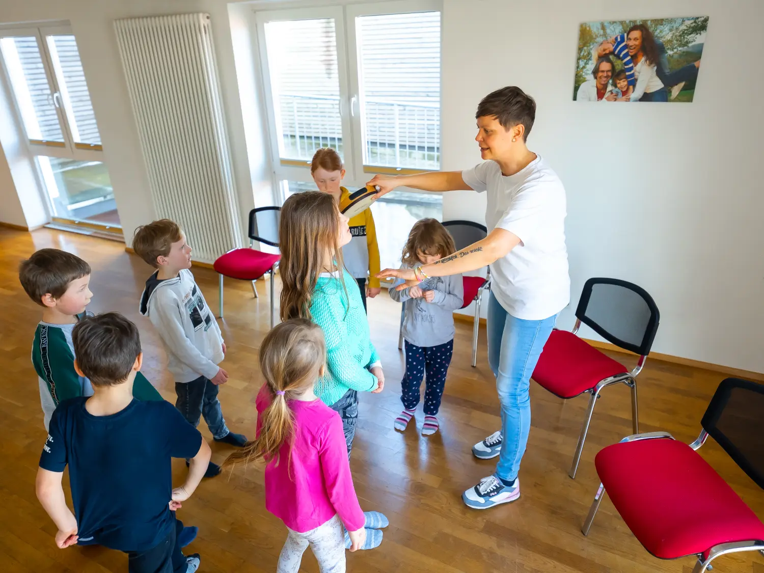 Kinder spielen in der Kindertagesstätte von Sonia Anna Siwek