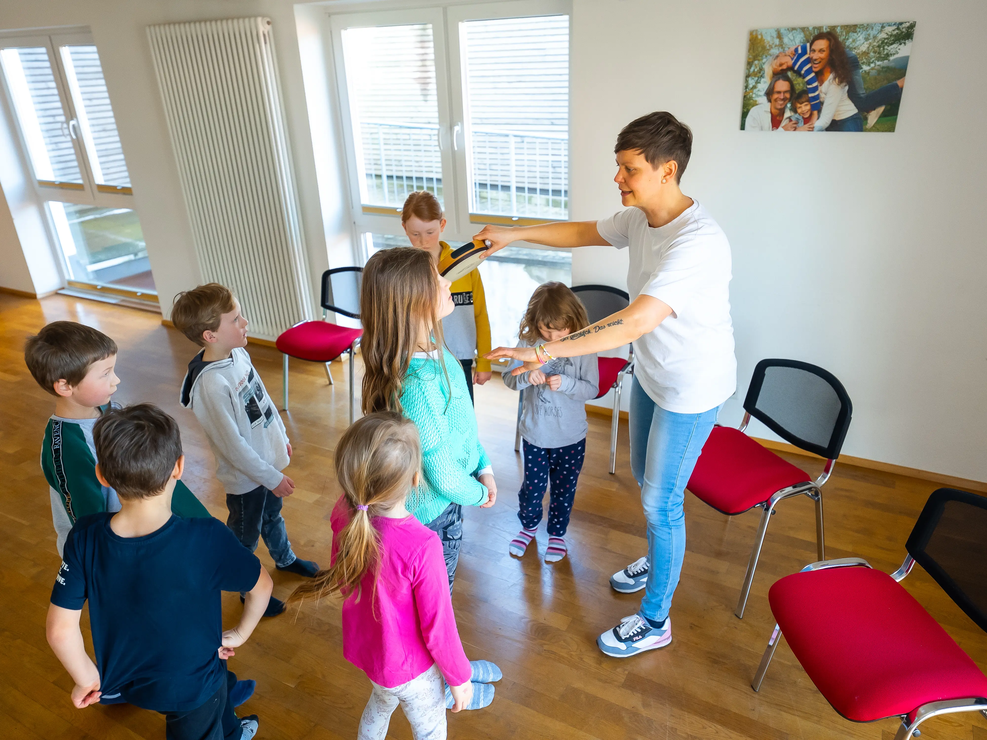 Kinder spielen in der Kindertagesstätte von Sonia Anna Siwek