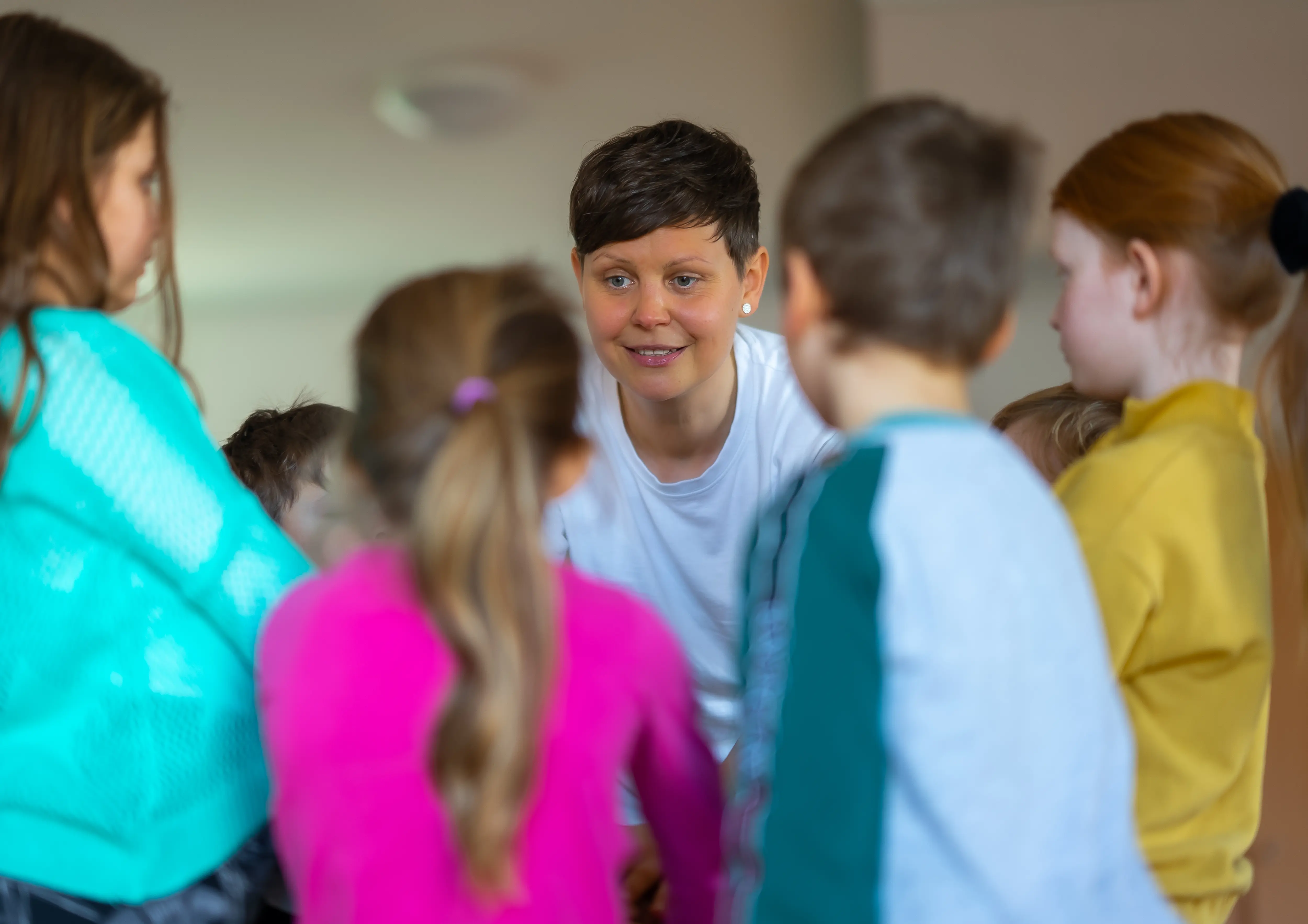 Kinder spielen in der Kindertagesstätte von Sonia Anna Siwek