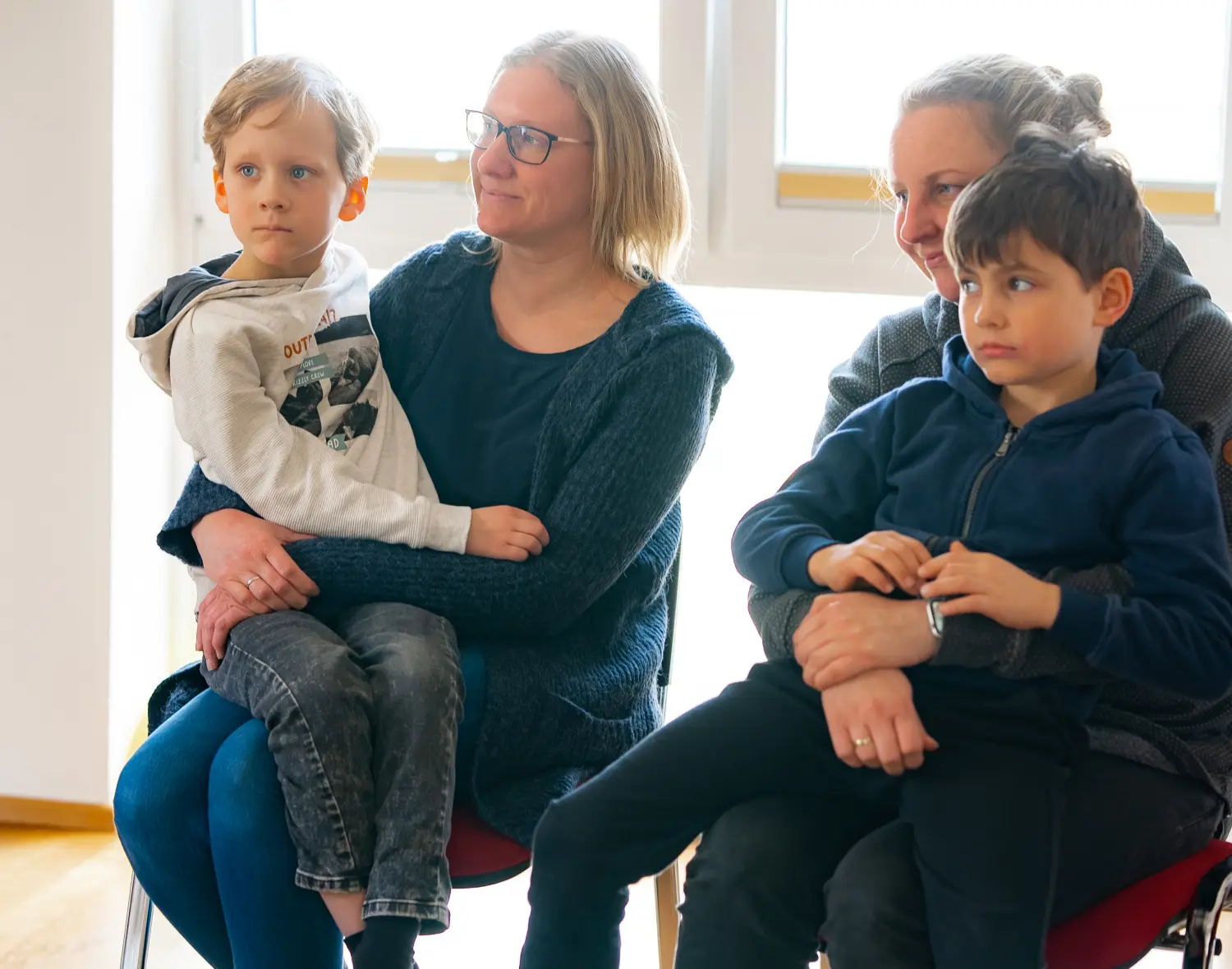 Kinder mit ihrer Mutter in der Kindertagesstätte Sonia Anna Siwek